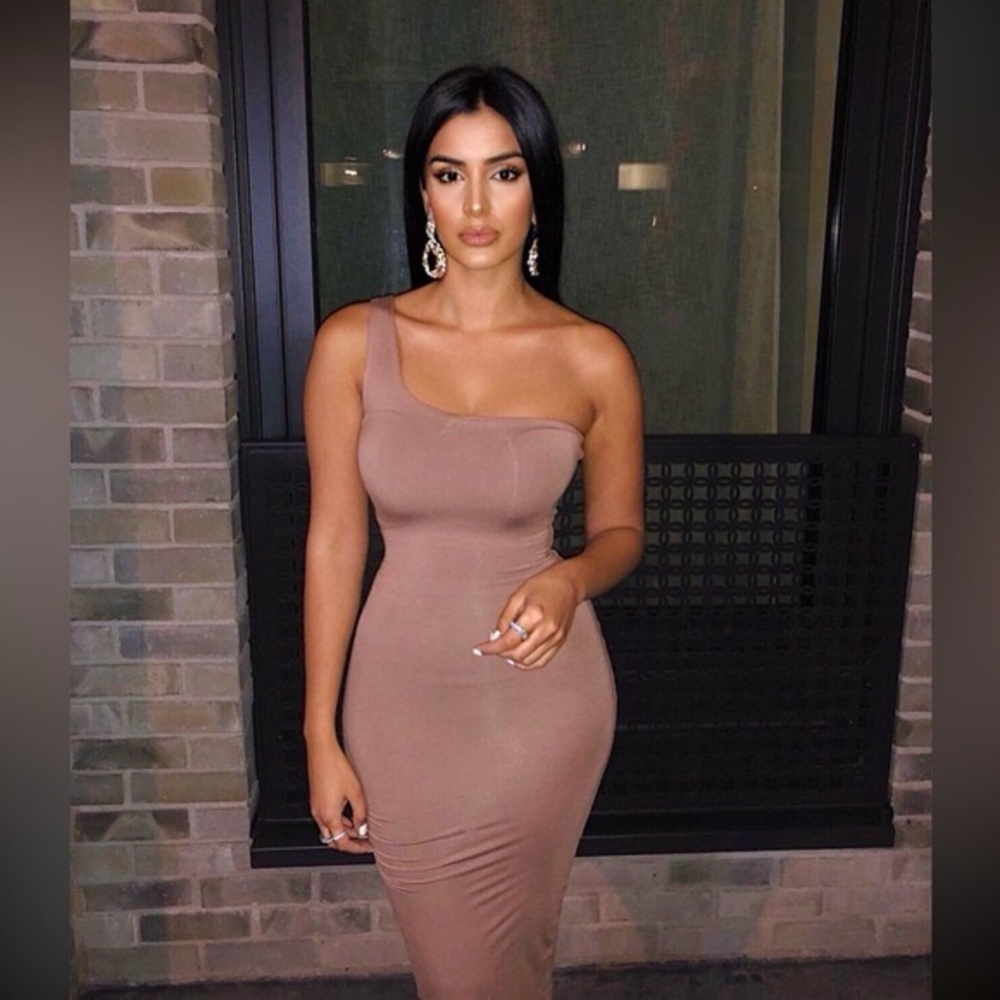 - 🎀 NWT RE ONA Sophia one shoulder jersey dress medium